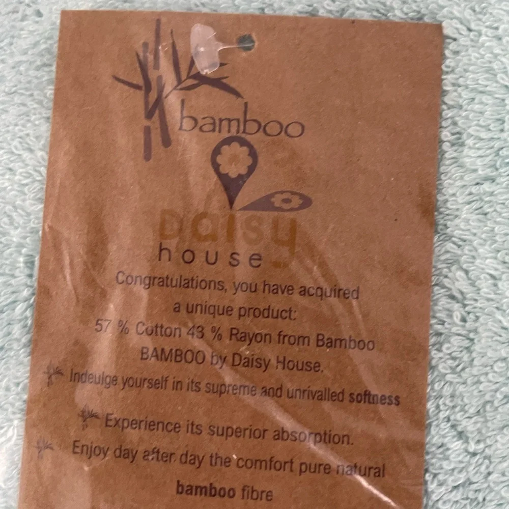 Nwt Daisy house bundle towels